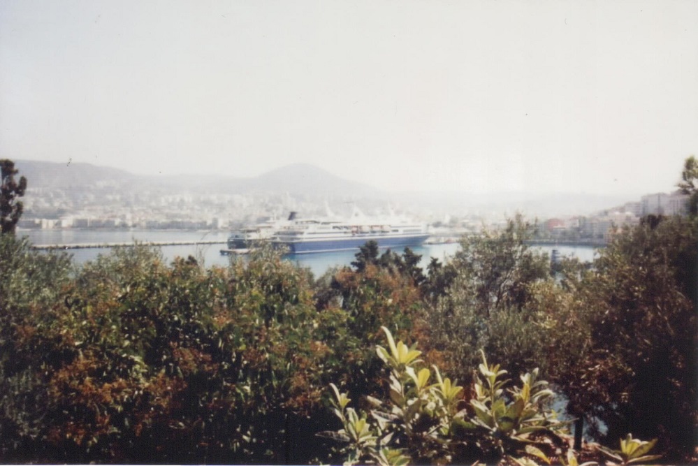 OLYMPIC VOYAGER in Kusadasi, daneben am Anleger die MINERVA